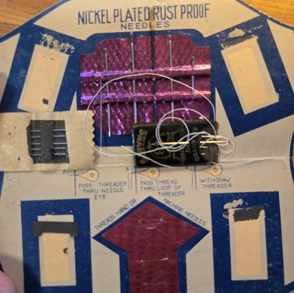 Lot of vintage sewing crafting quilting supplies. - Picture 11 of 16